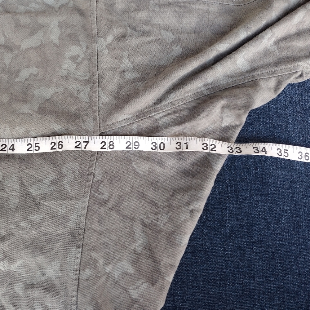 Athleta green camo Farallon sweatshirt hoodie large Tall  athleisure loungewear. - Picture 10 of 11